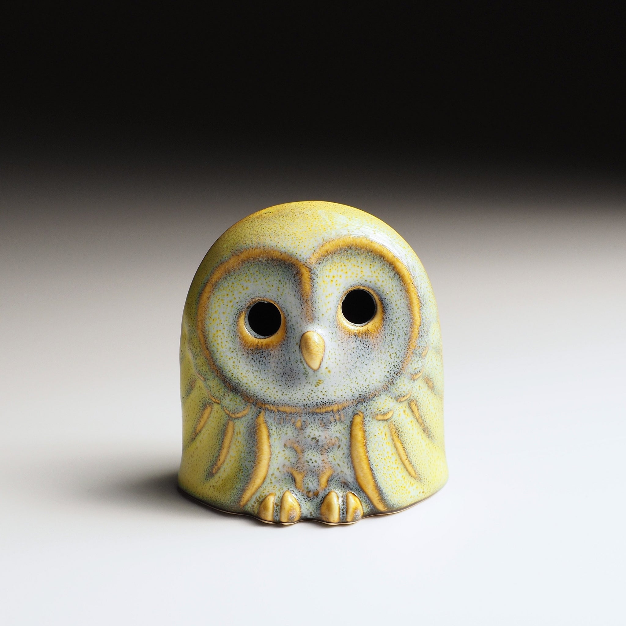 Front view of Engifuku owl figurine by Kazuhiro Kojima, blue speckled ceramic glaze, golden accents, hollow eyes, gradient background.