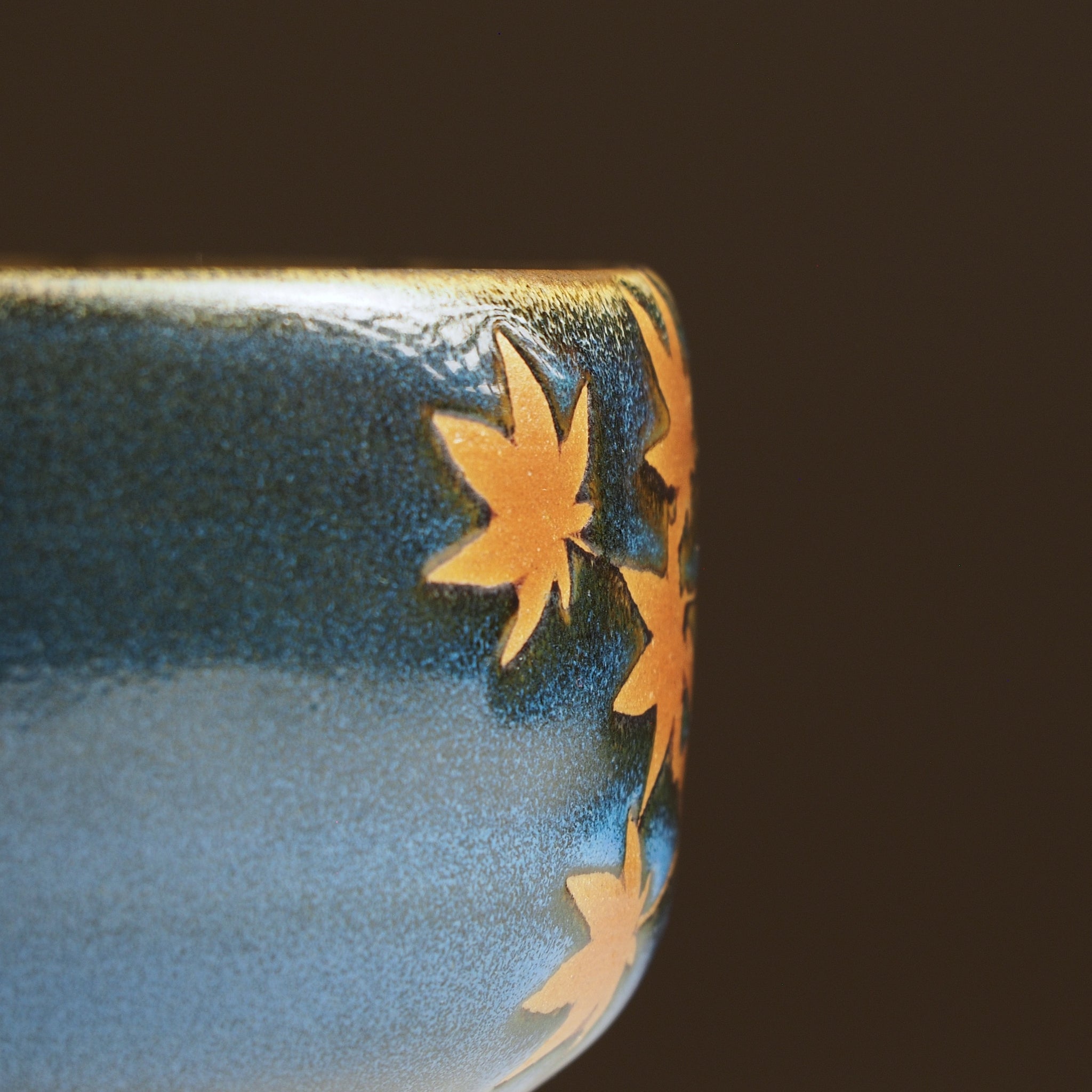 Close-up of momiji leaf motif in negative space on Sōshū matcha bowl