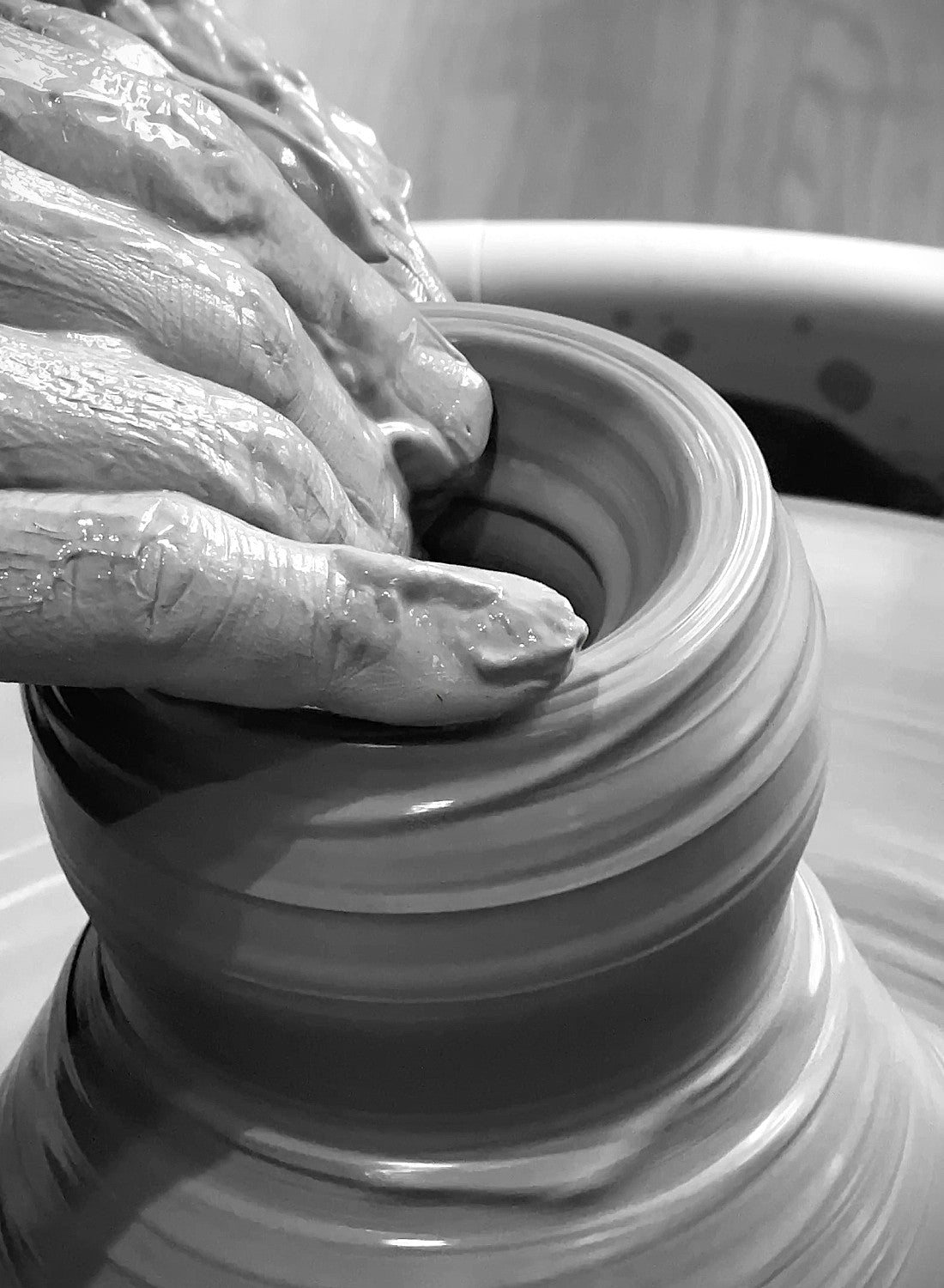Making of Japanese pottery (vertical). Tsukushi
