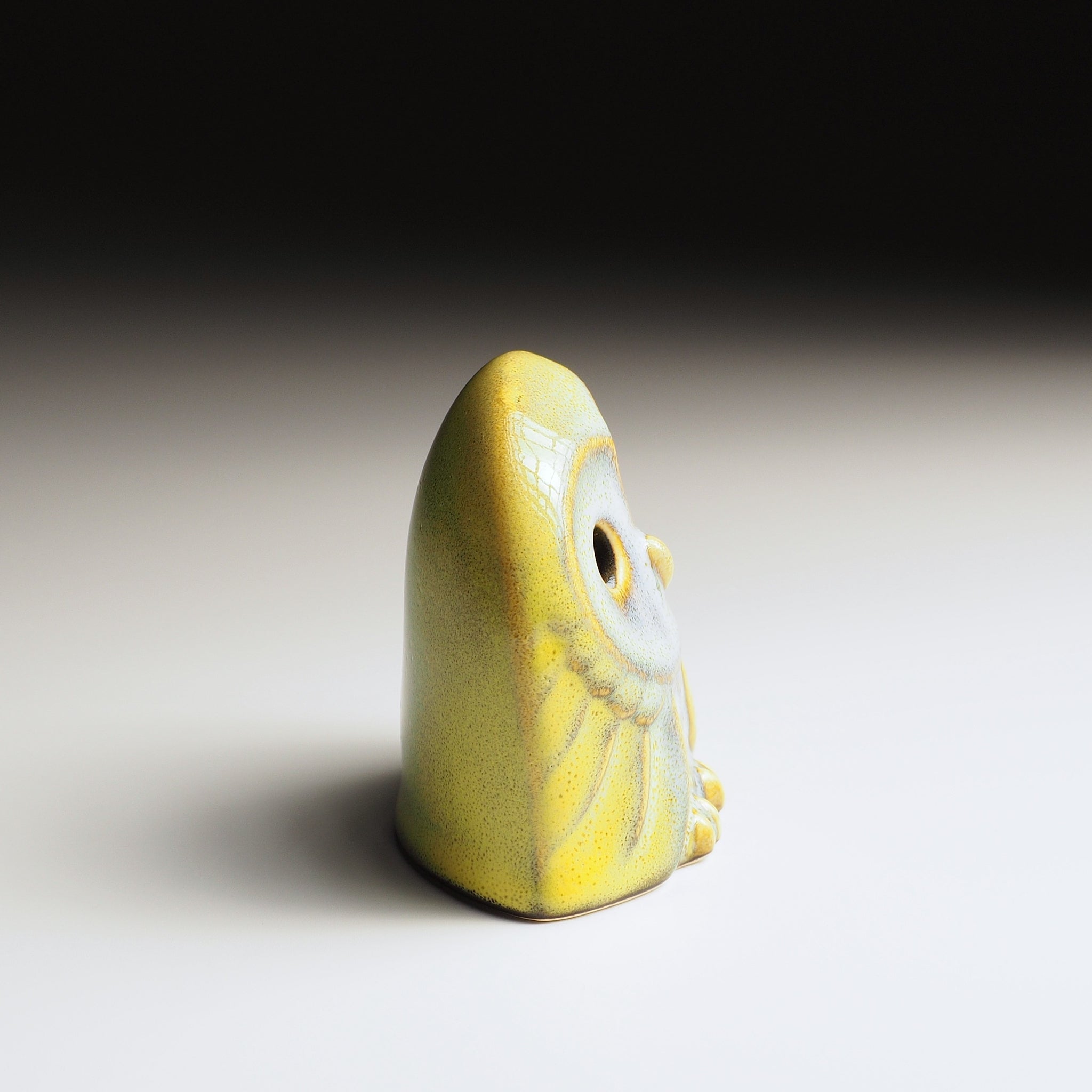 Right view of Engifuku owl figurine by Kazuhiro Kojima, blue speckled ceramic glaze, golden accents, hollow eyes, gradient background.